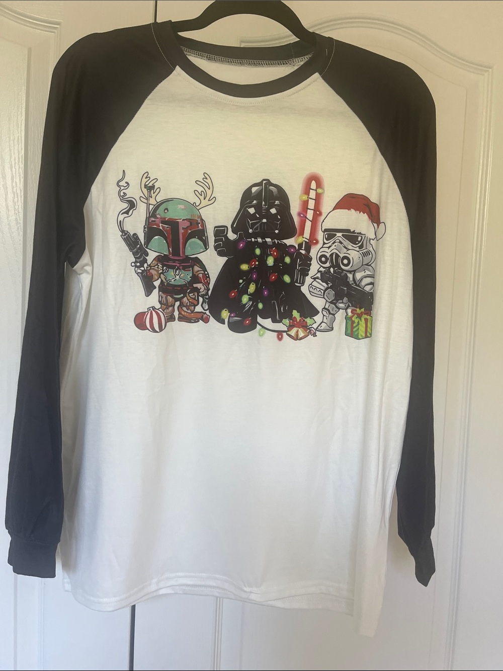 Star Wars Holiday Graphic Raglan Top and Pant Pajamas Never Worn Size M